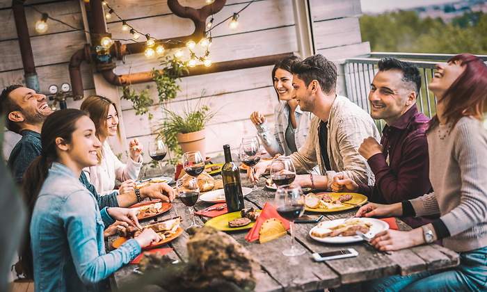 comida-entre-amigos-dreamstime.jpg