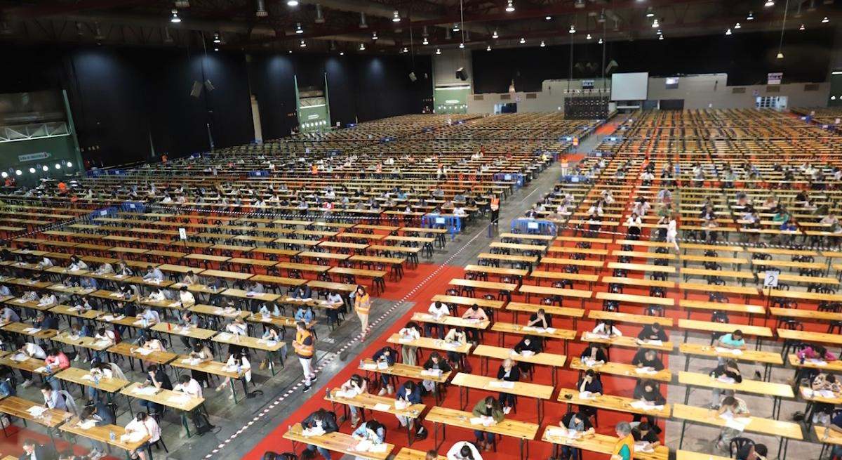 Opositores en el examen para la categoría de auxiliar administrativo.