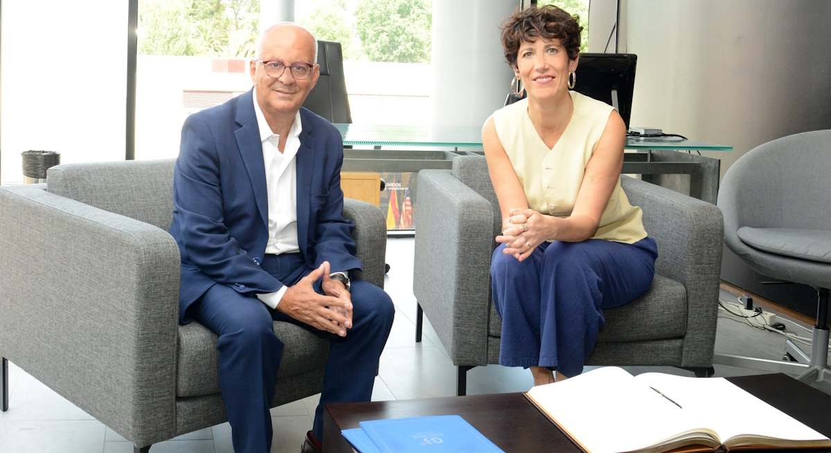 Ministra_SS_Pte_Graduados_Sociales_EE.jpg