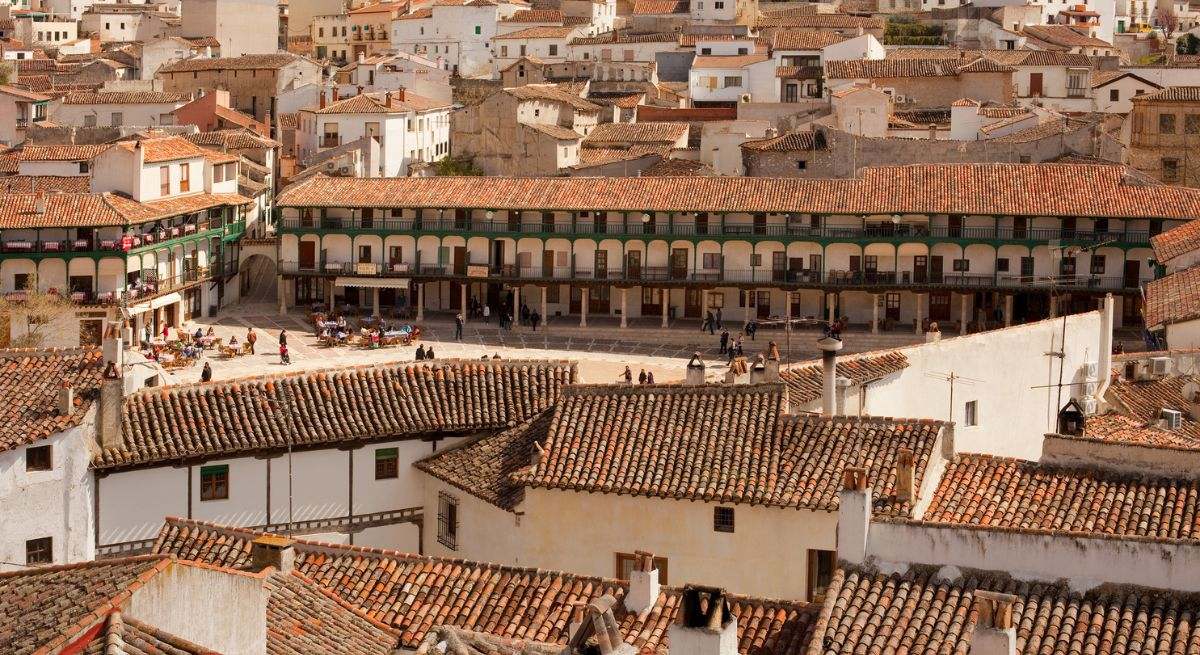 El pueblo "más bonito de España" tiene un parador del siglo XVII y está a una hora de Madrid