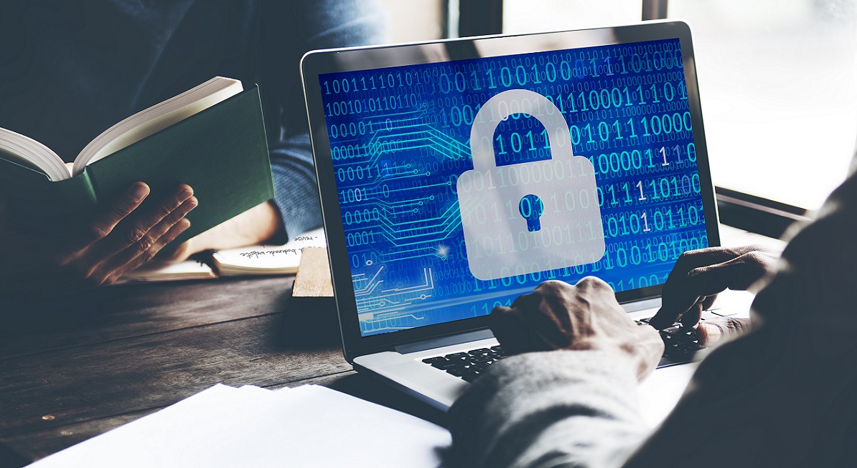 1200-x-655-Ordenador-conectado-a-Internet-con-limitaciones-istock.jpg