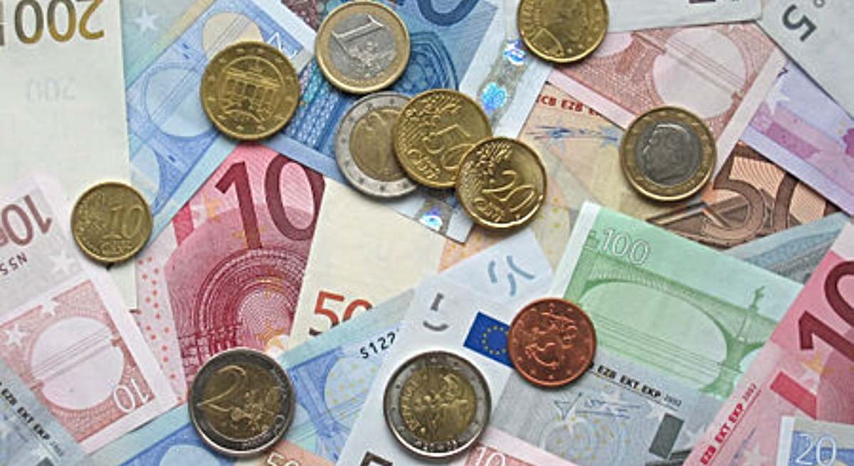 Euros en billetes y monedas / EP