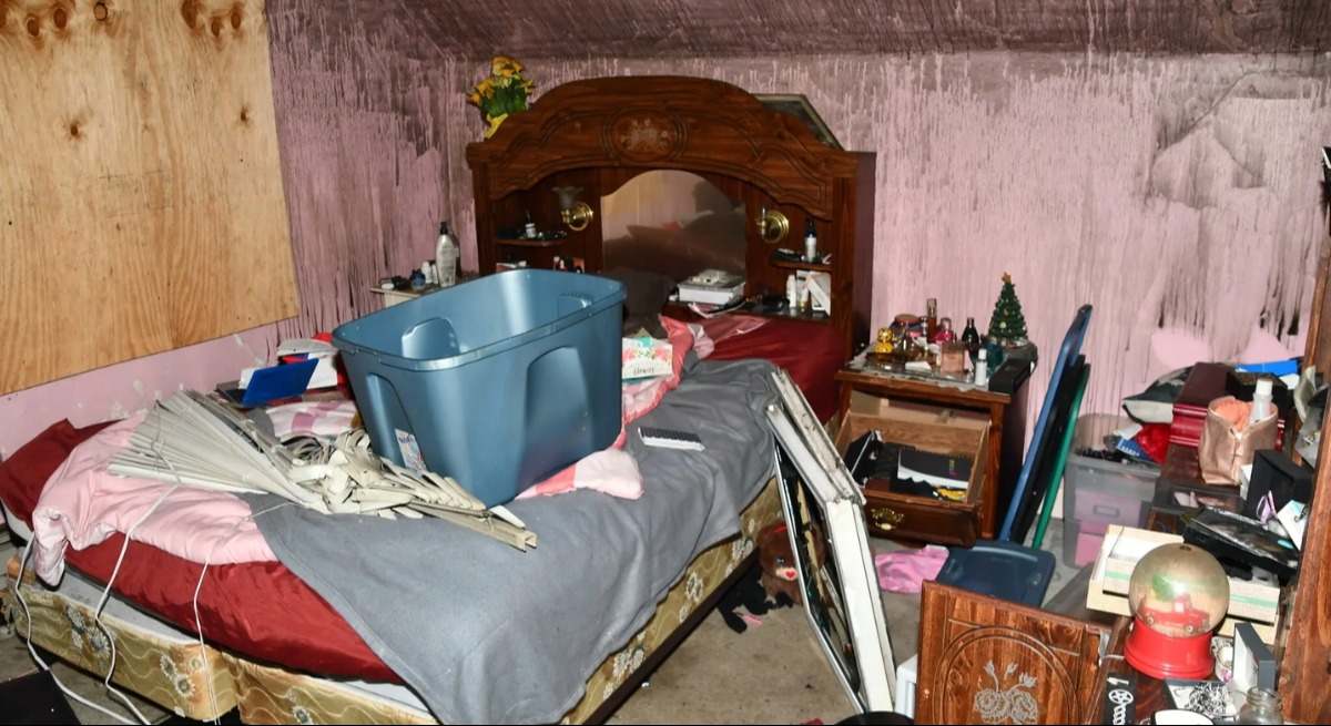 Habitación donde el joven estuvo encerrado dos décadas.