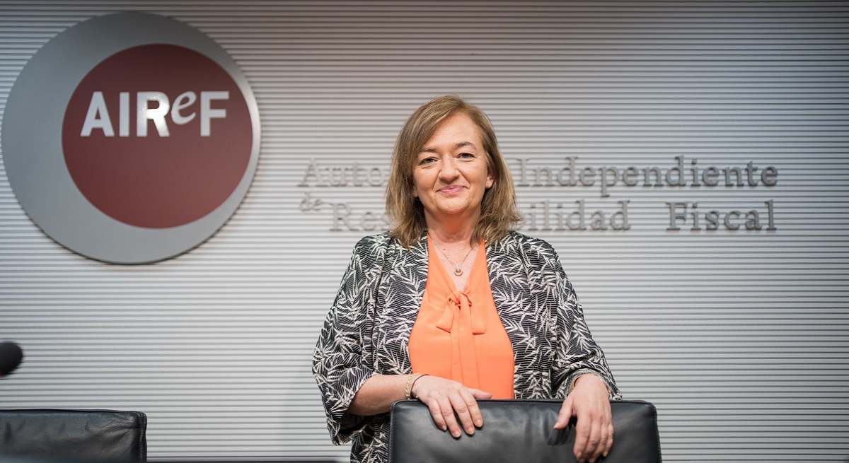 EuropaPress_5190034_presidenta_airef_cristina_herrero_director_division_analisis_presupuestario.jpg