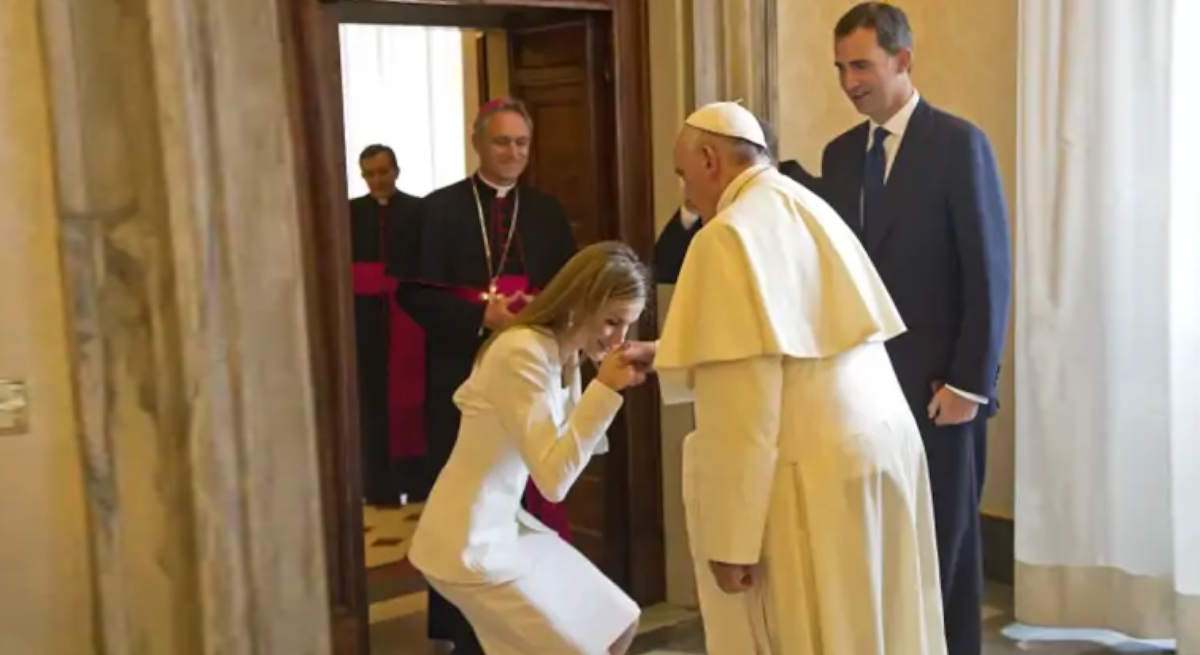 Felipe y Letizia en el Vaticano para encontrarse con Francisco en 2014