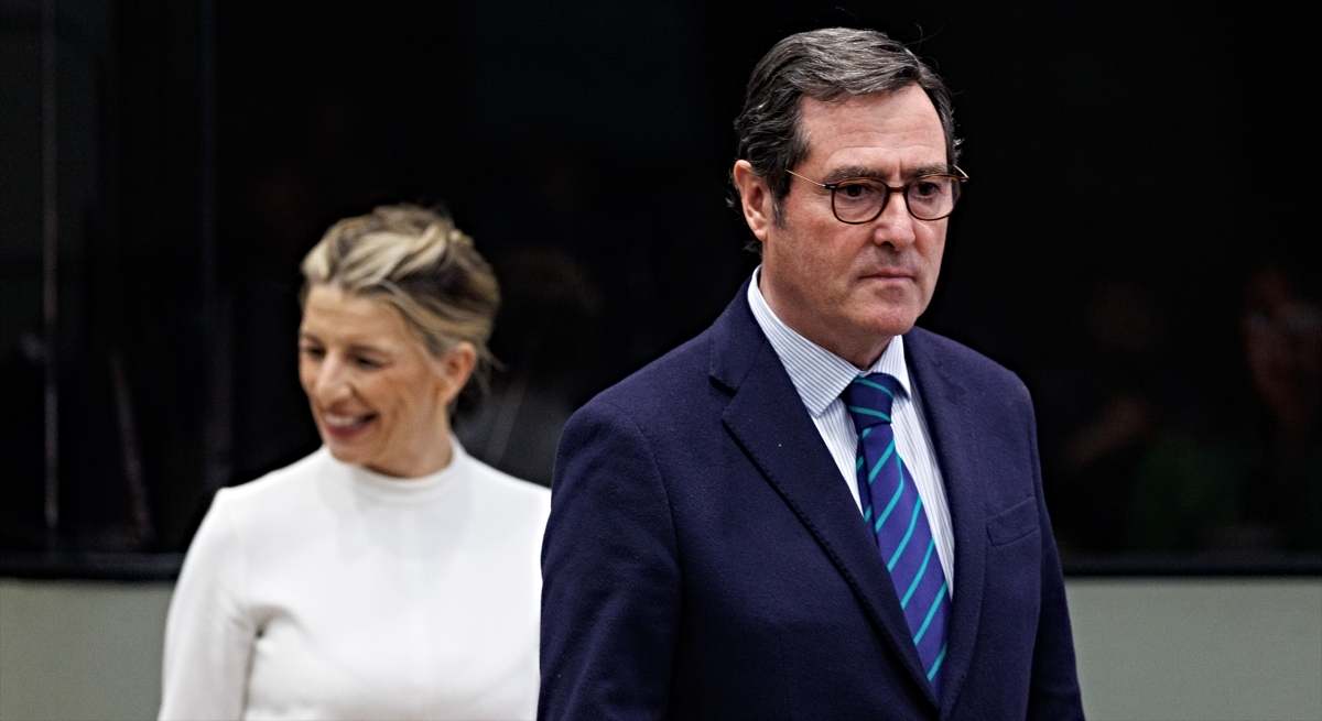 La vicepresidenta segunda y ministra de Trabajo y Economía Social, Yolanda Díaz, y el presidente de la CEOE, Antonio Garamendi / EP