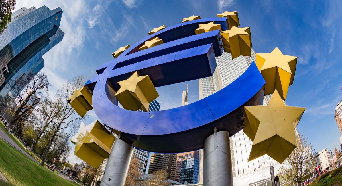 escultura-simbolo-euro-francfort-bce-banco-central-europeo-eurotower-istock-1200x655.jpg