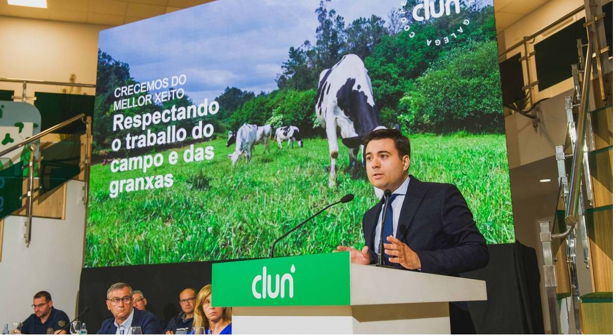 En la imagen, el director general de CLUN, Juan Gallástegui, durante la presentación de resultados en Ames (Santiago).