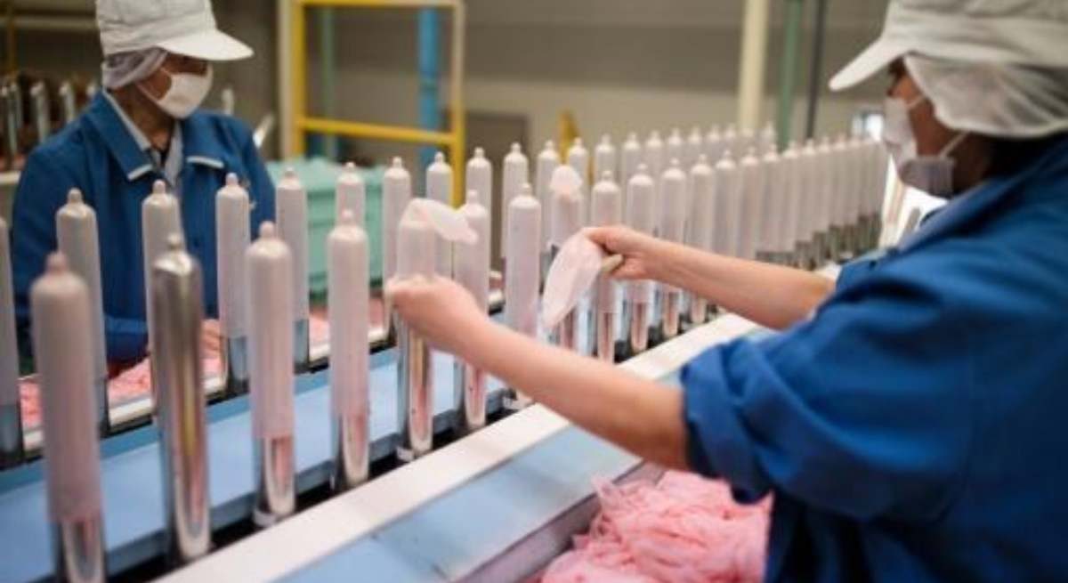 Una fabrica asiática de condones / EP