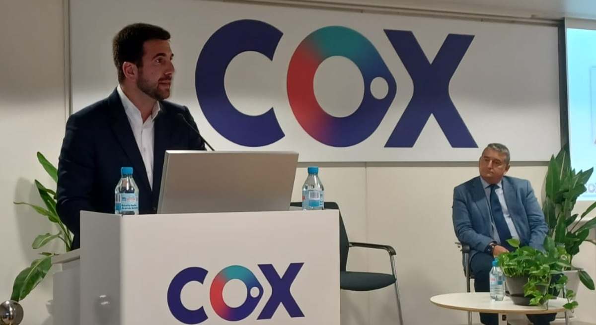 Enrique Riquelme, CEO de COX, y el consejero andaluz Antonio Sanz