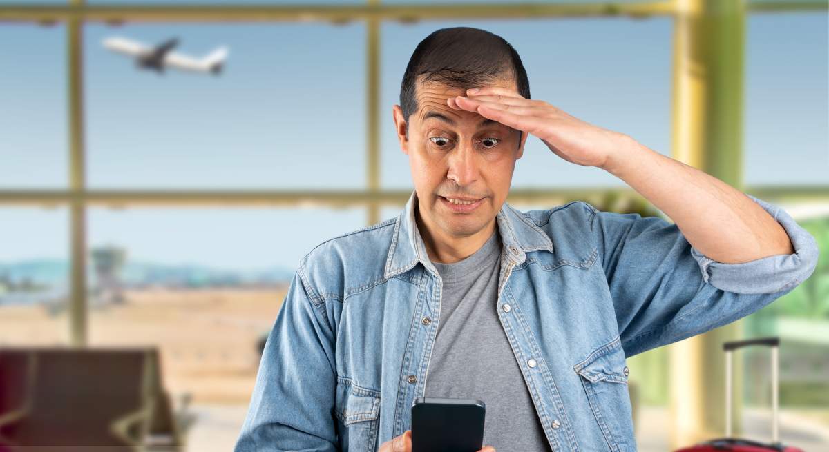 hombre-movil-aeropuoerto-istock.jpg