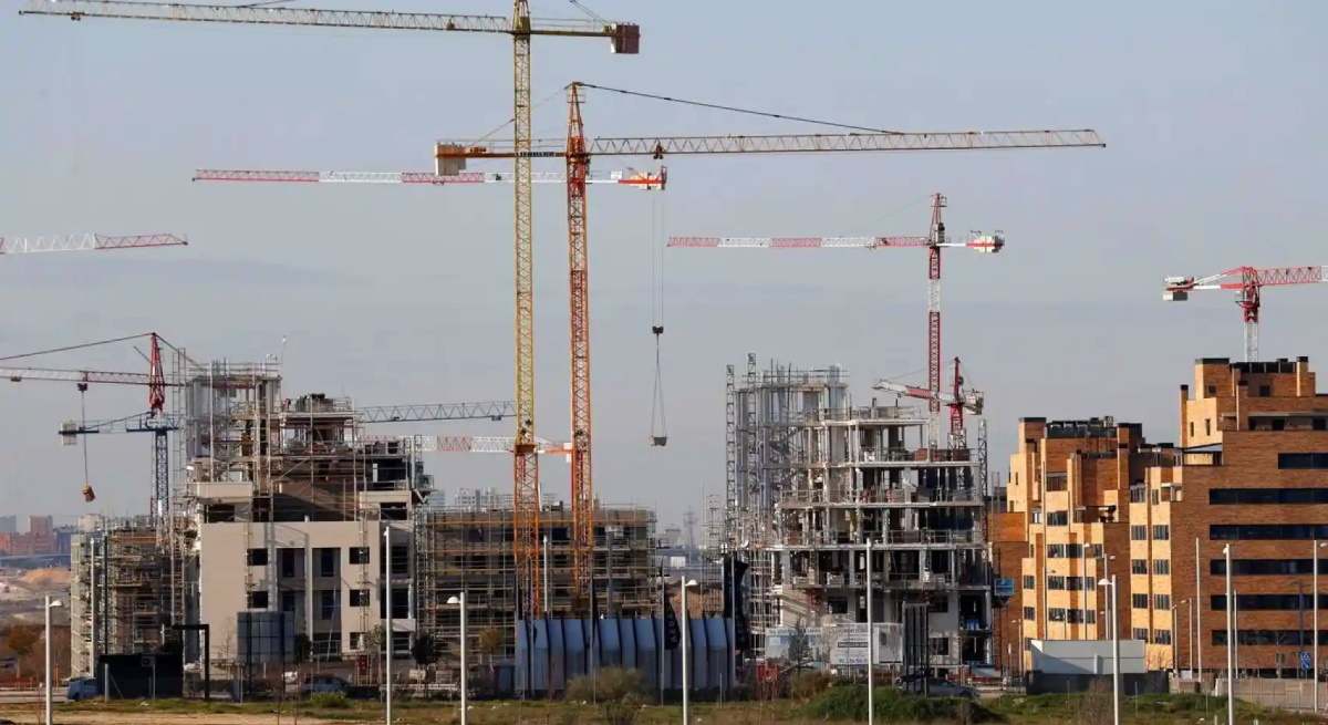Construcción grúas Cañaveral sureste ciudad