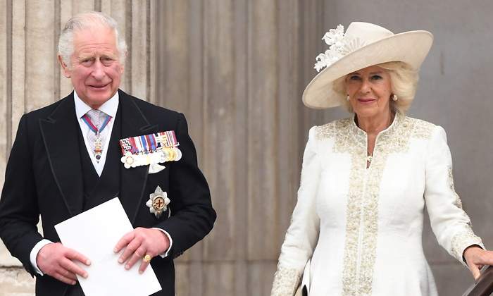 carlos-camilla-corona-1200.jpg