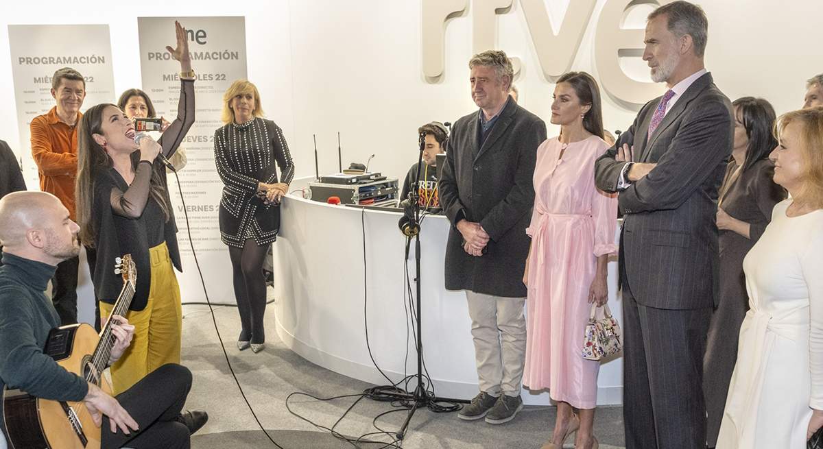 LETIZIA-BLANCA-PALOMA-ARCO-1200.jpg