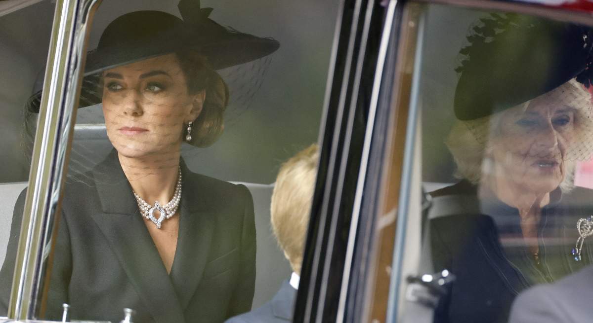 funeral-kate-camilla-coche-1200-2.jpg