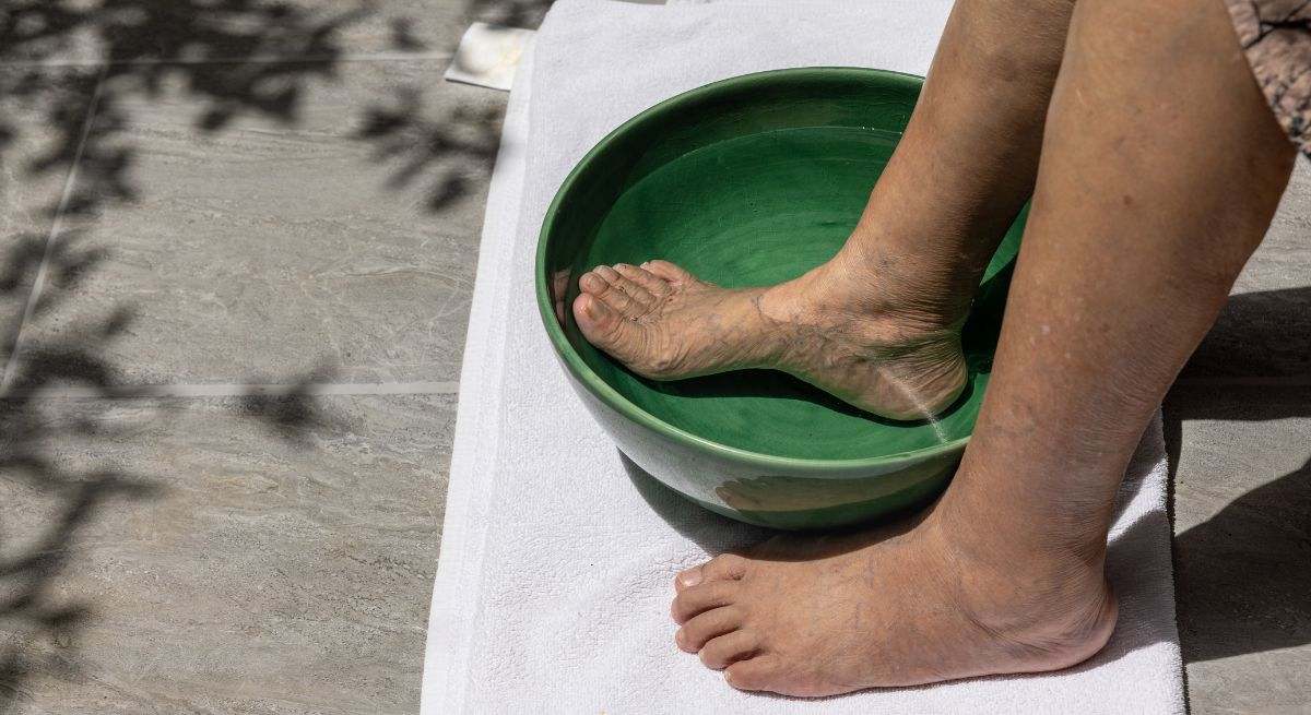 Lavado de pies con sal y bicarbonato