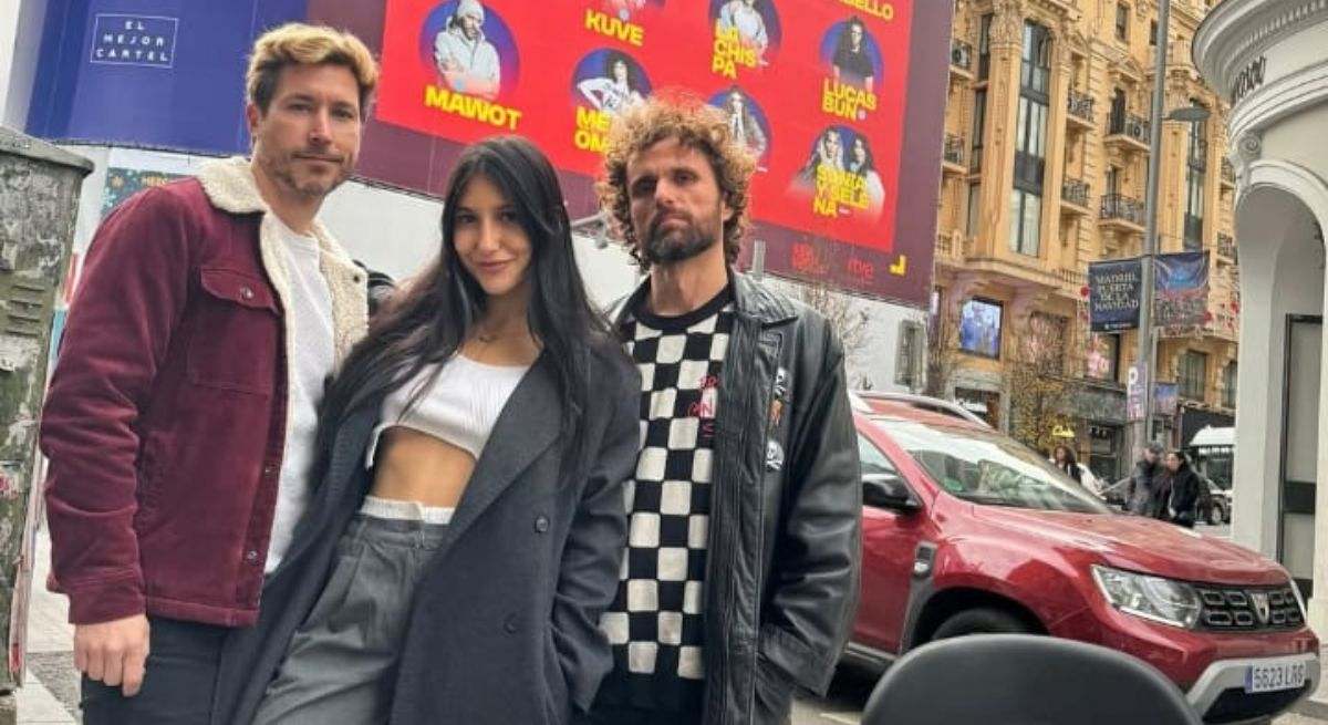El grupo en la Gran Vía de Madrid