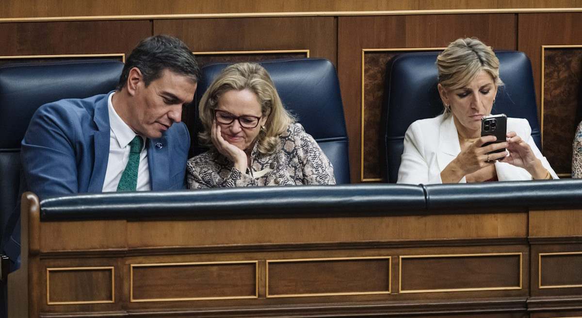 El presidente Pedro Sánchez y las vicepresidentas Nadia Calviño y Yolanda Diaz en el Pleno del Congreso.