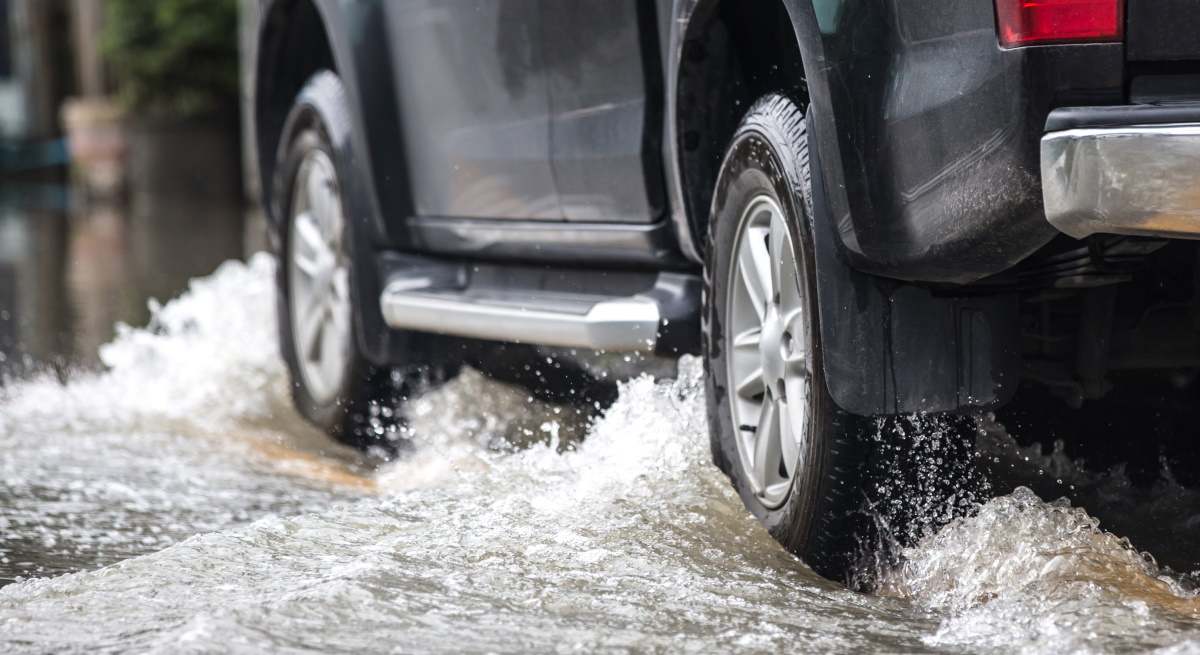 lluvia-danos-vehiculo-seguros-istock.jpg