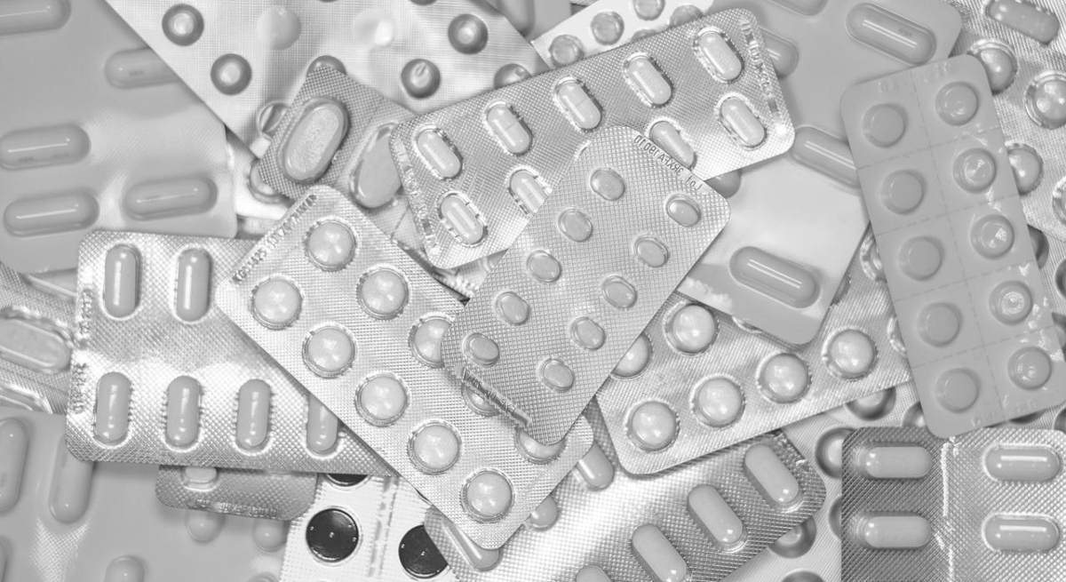 medications-g7d19be48d_1280-1.jpg