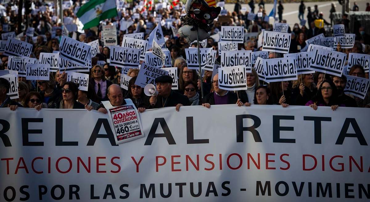Manifestación de abogados que reclaman cotizar en el régimen de autónomos de la Seguridad Social