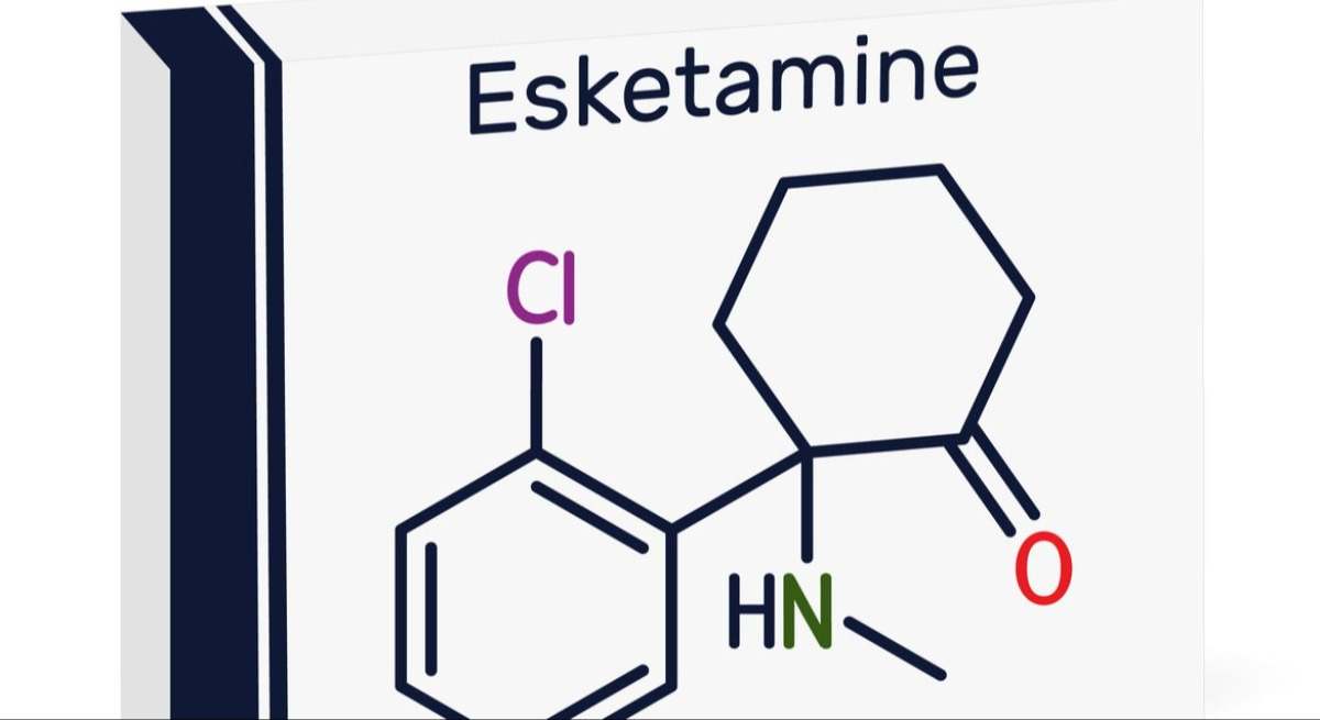 La esketamina es un derivado de la ketamina, más fuerte, y que se utiliza para tratar la depresión resistente al tratamiento. Te contamos qué es, sus beneficios y sus posibles riesgos y efectos secundarios.