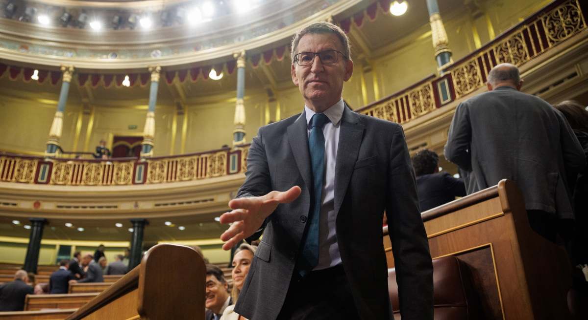 feijoo-gesto-mano-congreso-ep.jpg