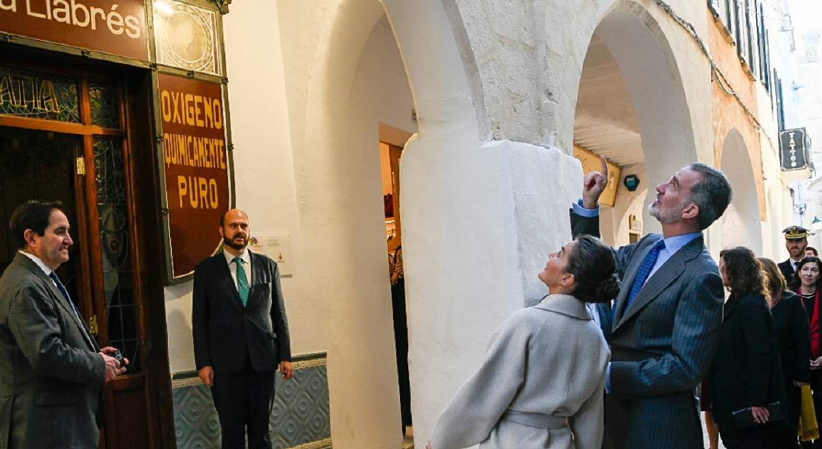 FELIPE-VI-LETIZIA-MENORCA-farmacia-1200.jpg