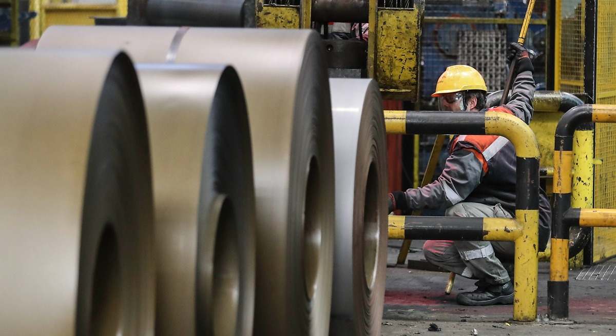 Línea de galvanizado de ArcelorMittal en Avilés (Asturias). EFE
