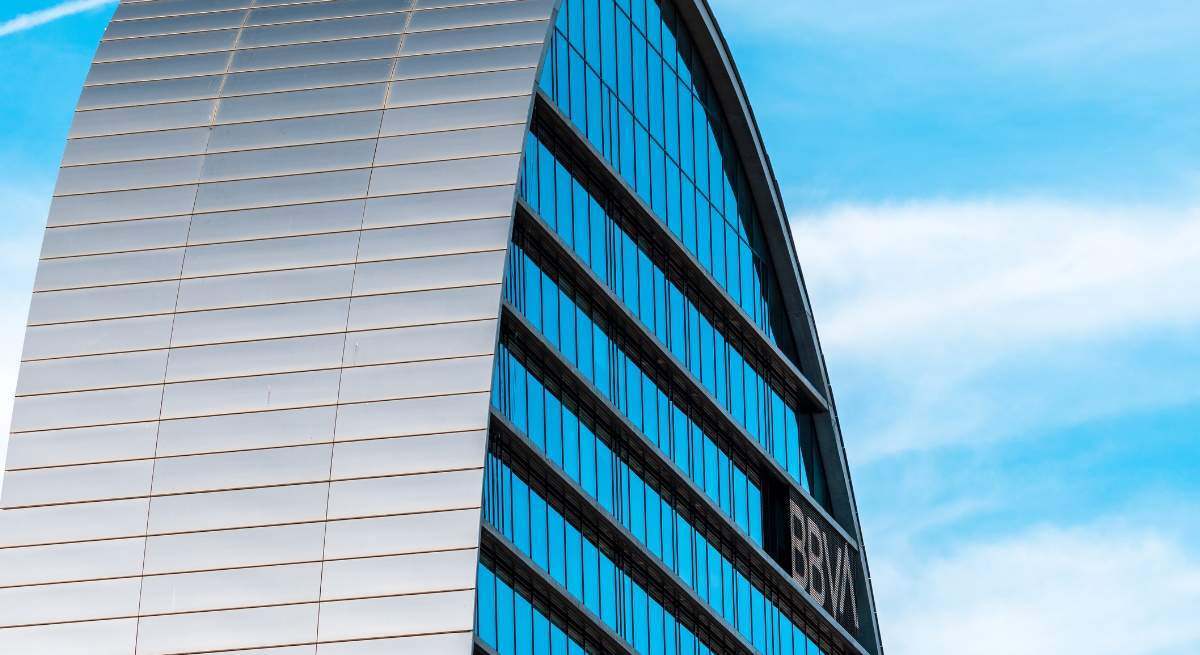 bbva-edificio-vela-sede-madrid-1200x655-istock.jpg