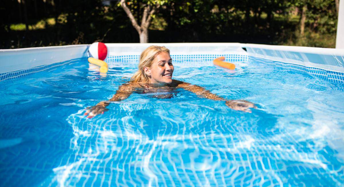 piscina-desmontable-iStock-1334841290.jpg