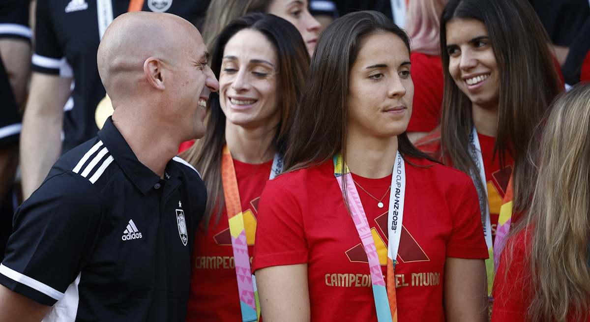 rubiales-mundial-beso-1200-2.jpg