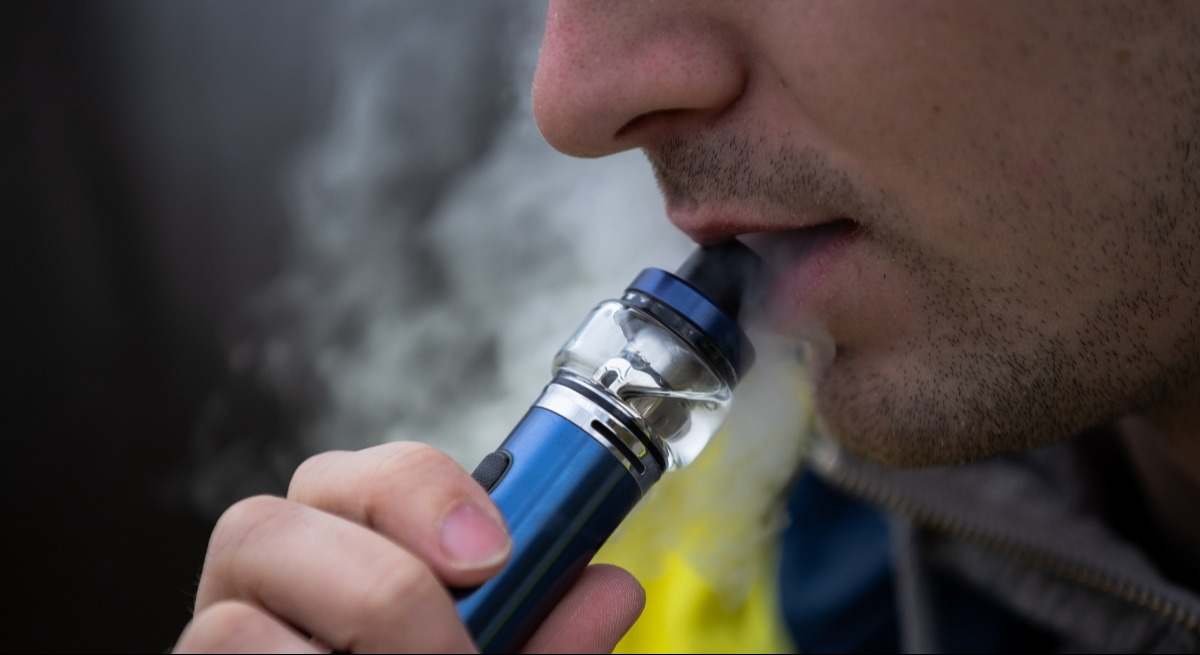 Los vapeadores enganchan más a los no fumadores.