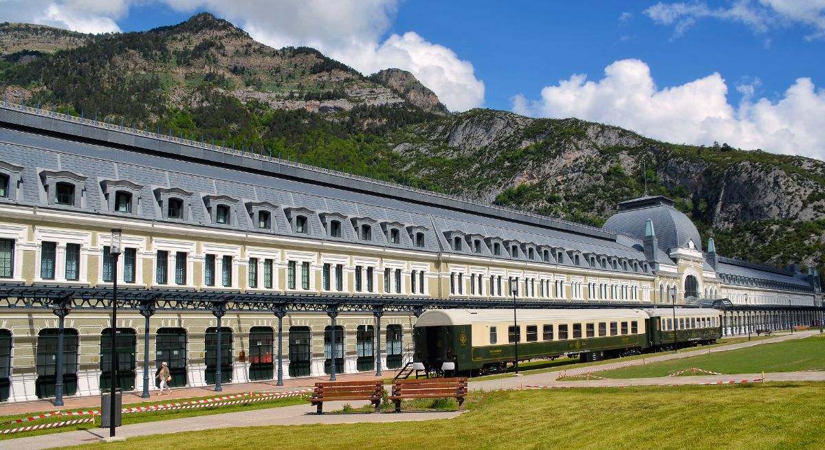 Estación Internacional de Canfranc reacondicionada para ser un hotel de lujo