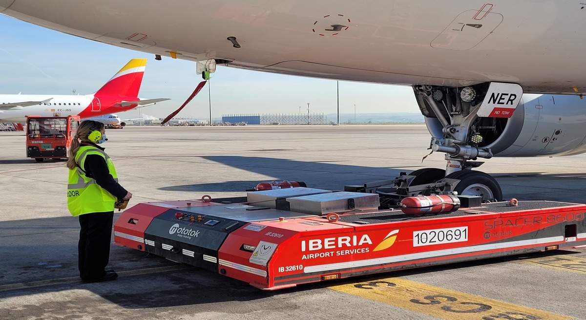 Iberia-y-Repsol-realizaron-el-primer-vuelo-con-biocombustible-a-partir-de-residuo.jpg