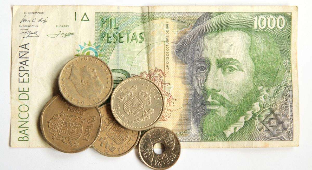 antiguas-pesetas-billetes-monedas-dreamstime.jpg