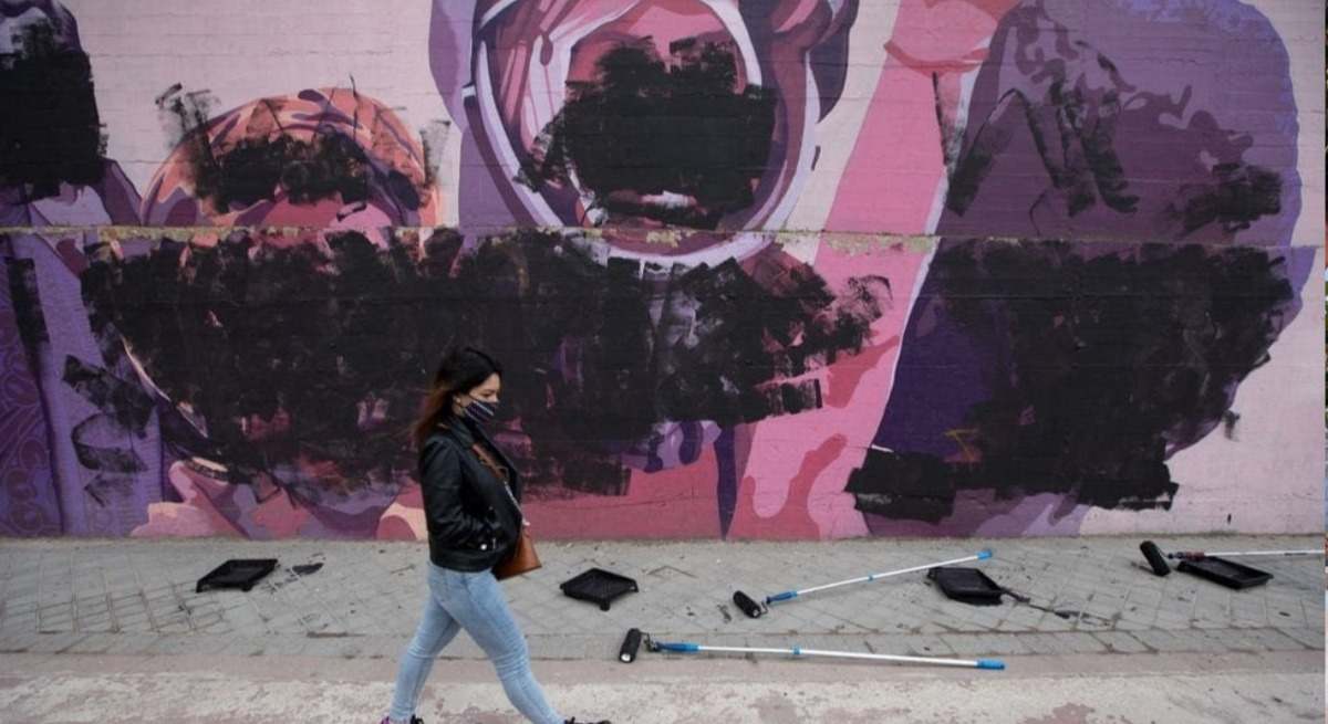 Mural atacado.