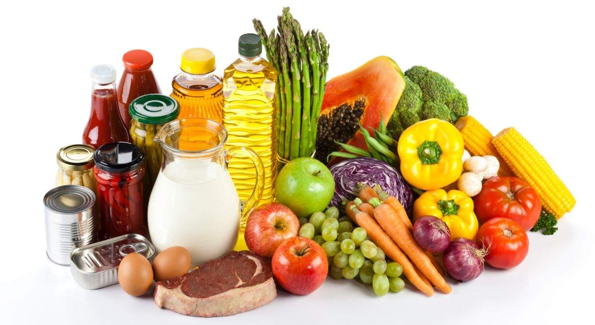 bodegon-alimentos-fruta-verdura-lacteos-carne-pescado-iStock-170954750.jpg