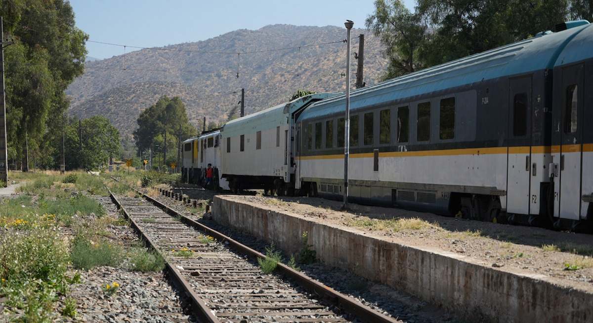 Línea ferroviaria que actualmente une Valparaíso con Santiago, en Chile. / EFE Chile