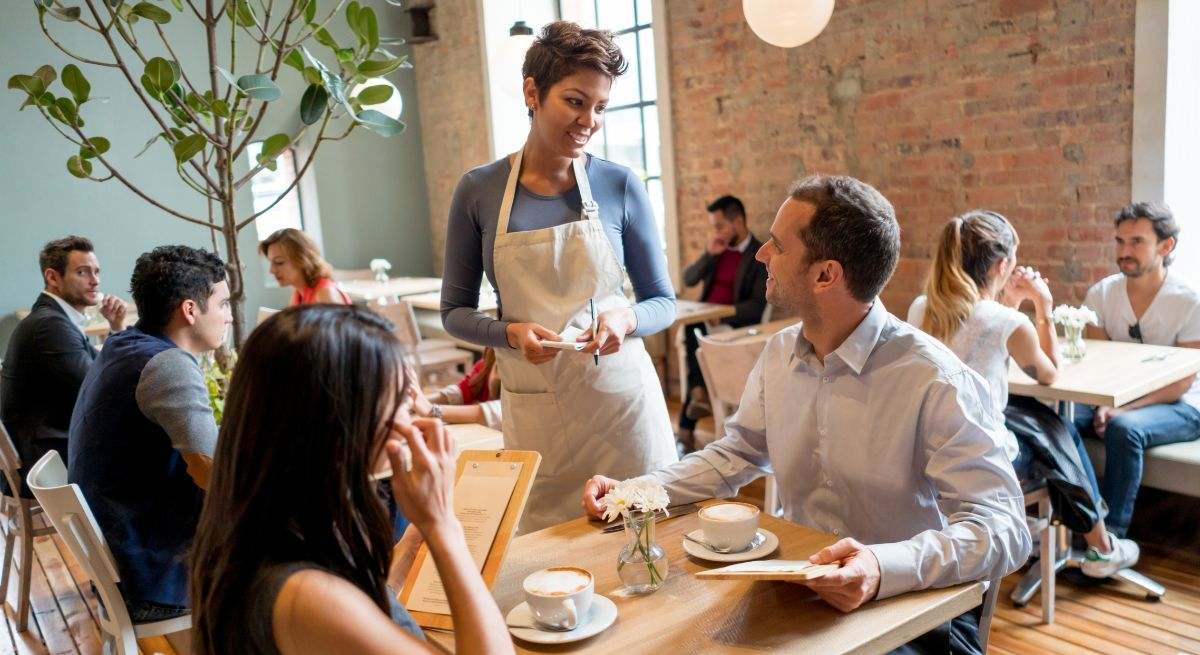La hostelería al límite: los motivos por los que un restaurante o bar en España echa el cierre, según un estudio