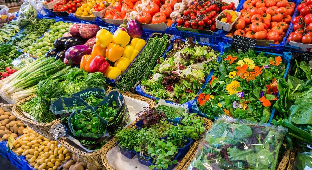 Foto de recurso de un mercado de verduras.