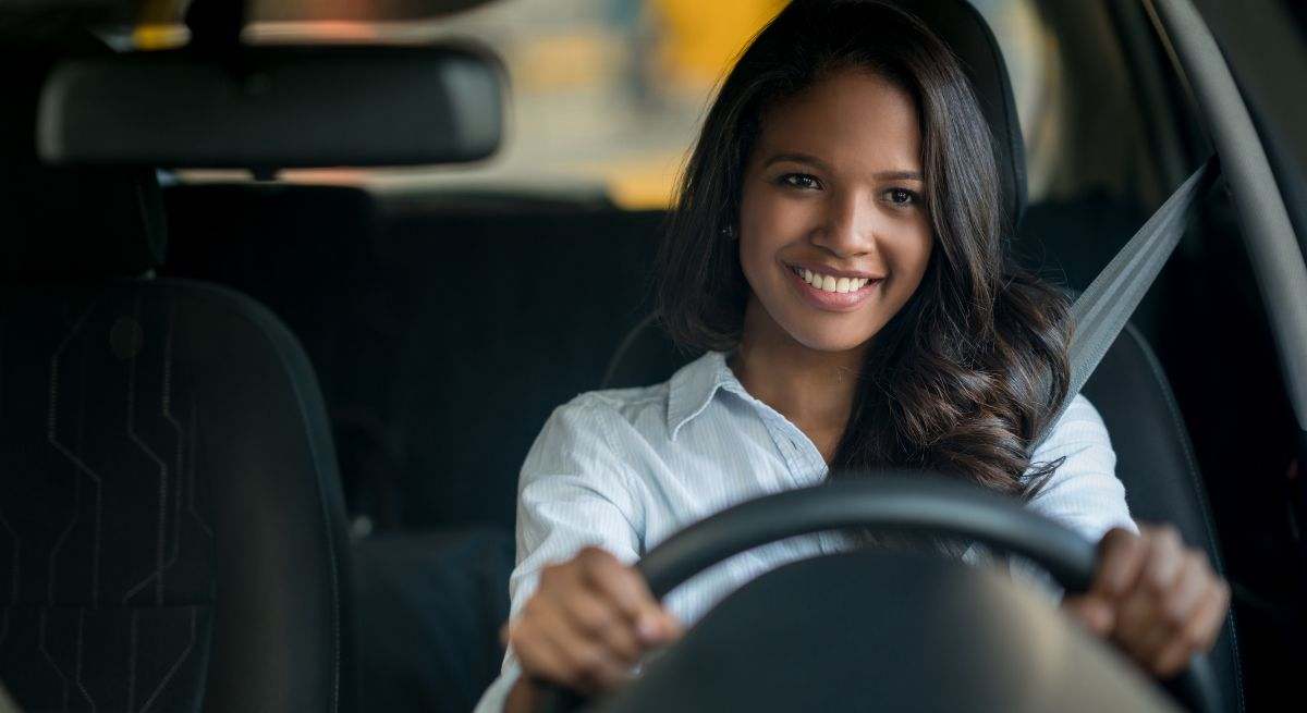 Conductora en su coche particular