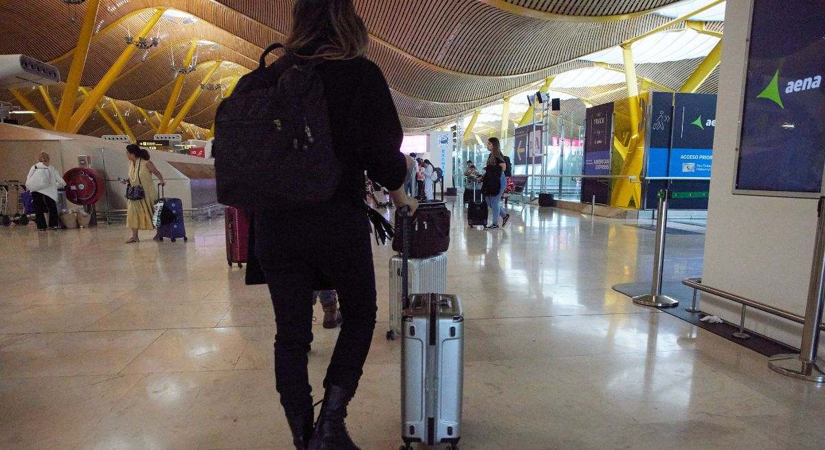 Aena_aeropuerto_mujer.jpg
