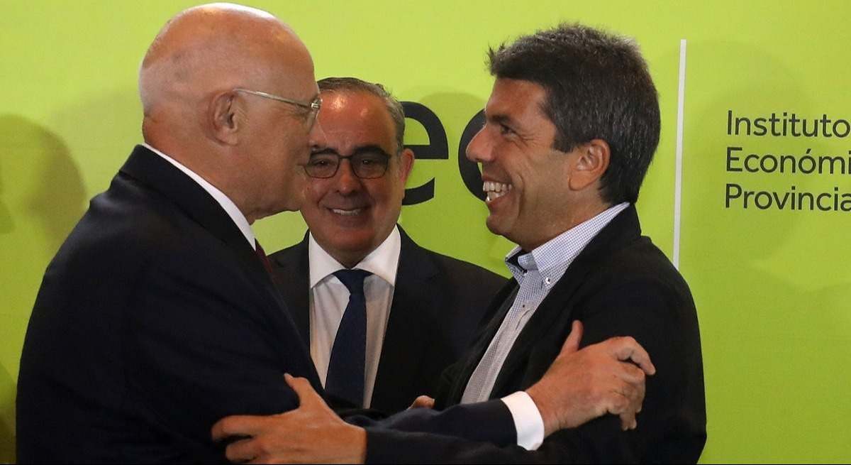 El presidente de Sabadell, Josep Oliu, y Carlos Mazón, en una imagen de archivo.