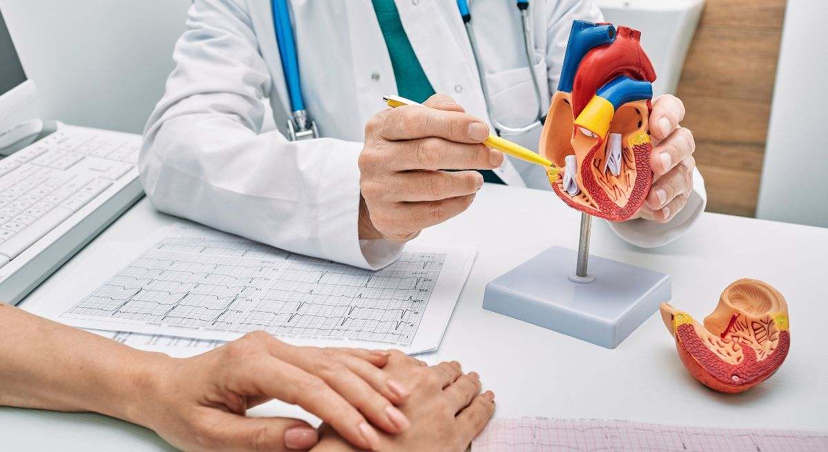 La cardiología es una especialidad médica que se enfoca en atender las situaciones de salud que afectan al corazón y los vasos sanguíneos