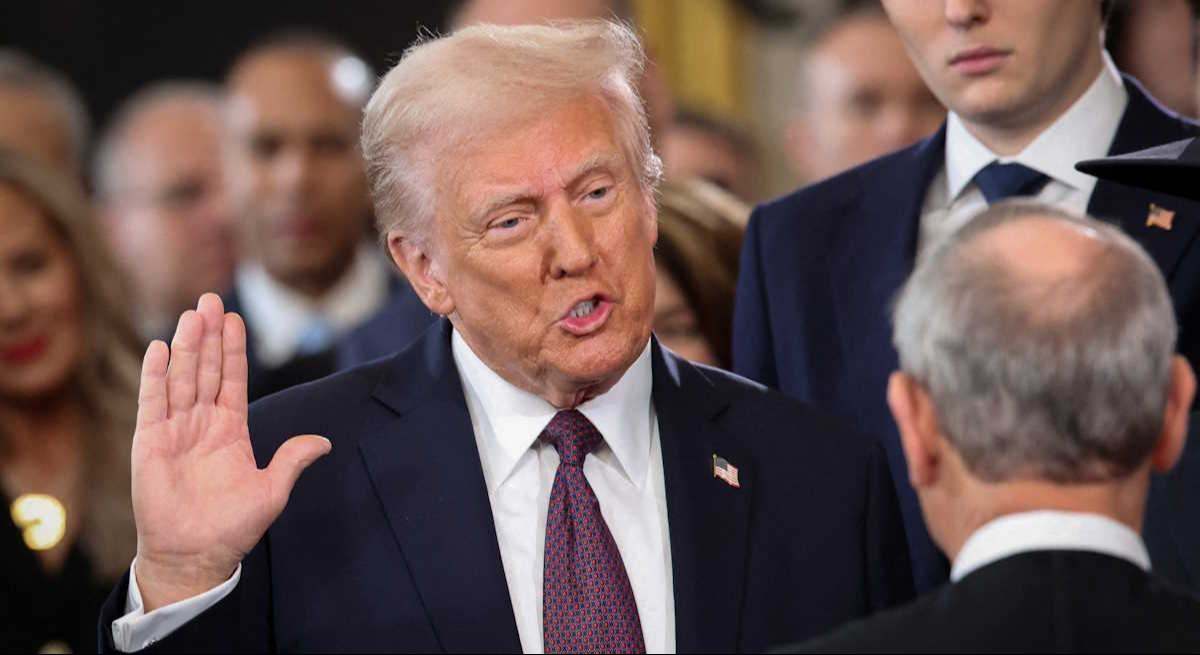 Donald Trump durante el juramento