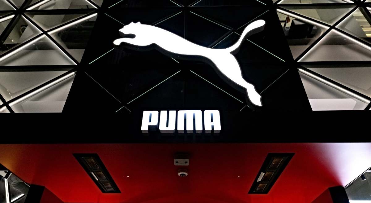 Fachada de una tienda Puma / EP
