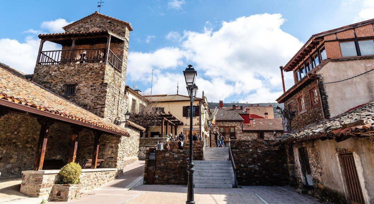 Una calle en puebla de la sierra