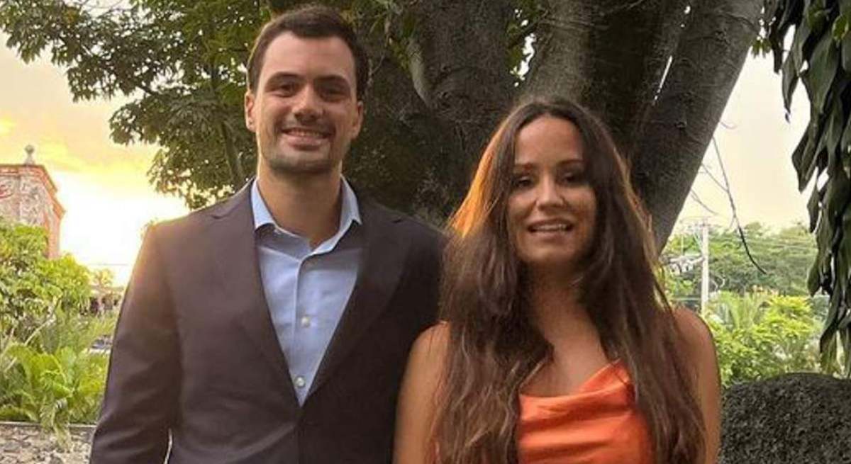 Carolina Monje y su novio