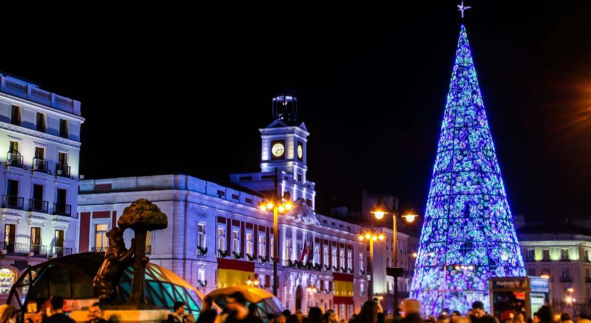 Puerta del Sol durante la Navidad en Madrid (Getty)